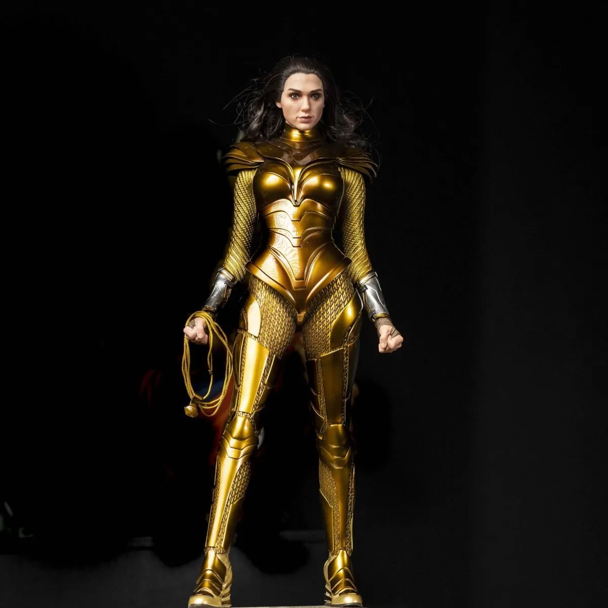 【pre order】DC Wonder Woman Golden Eagle Armor Resin Figure 65cm - Image 9