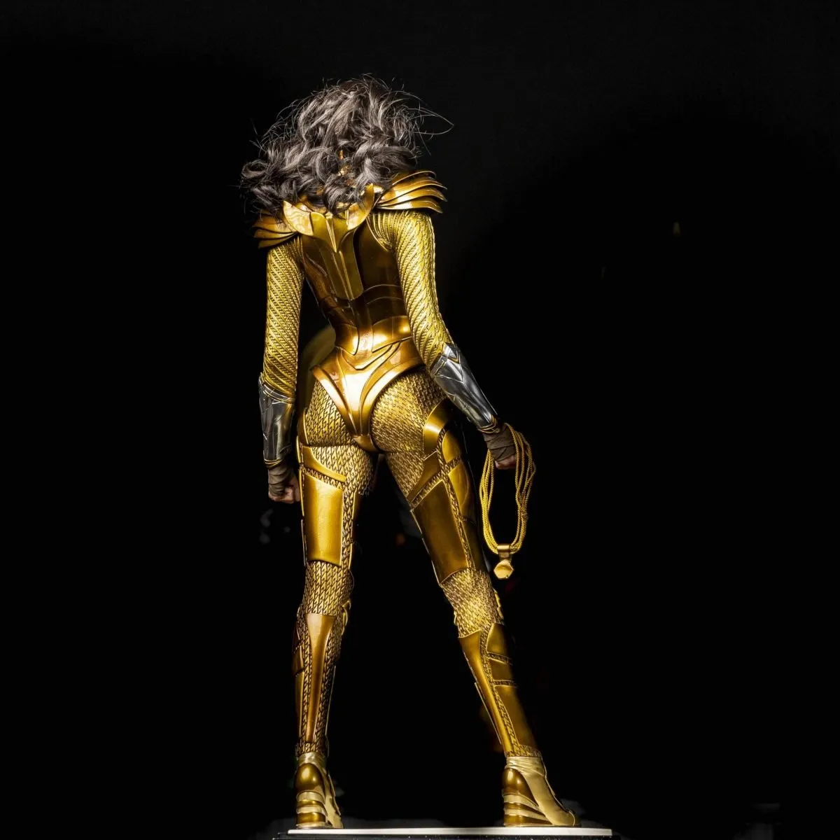 【pre order】DC Wonder Woman Golden Eagle Armor Resin Figure 65cm - Image 12