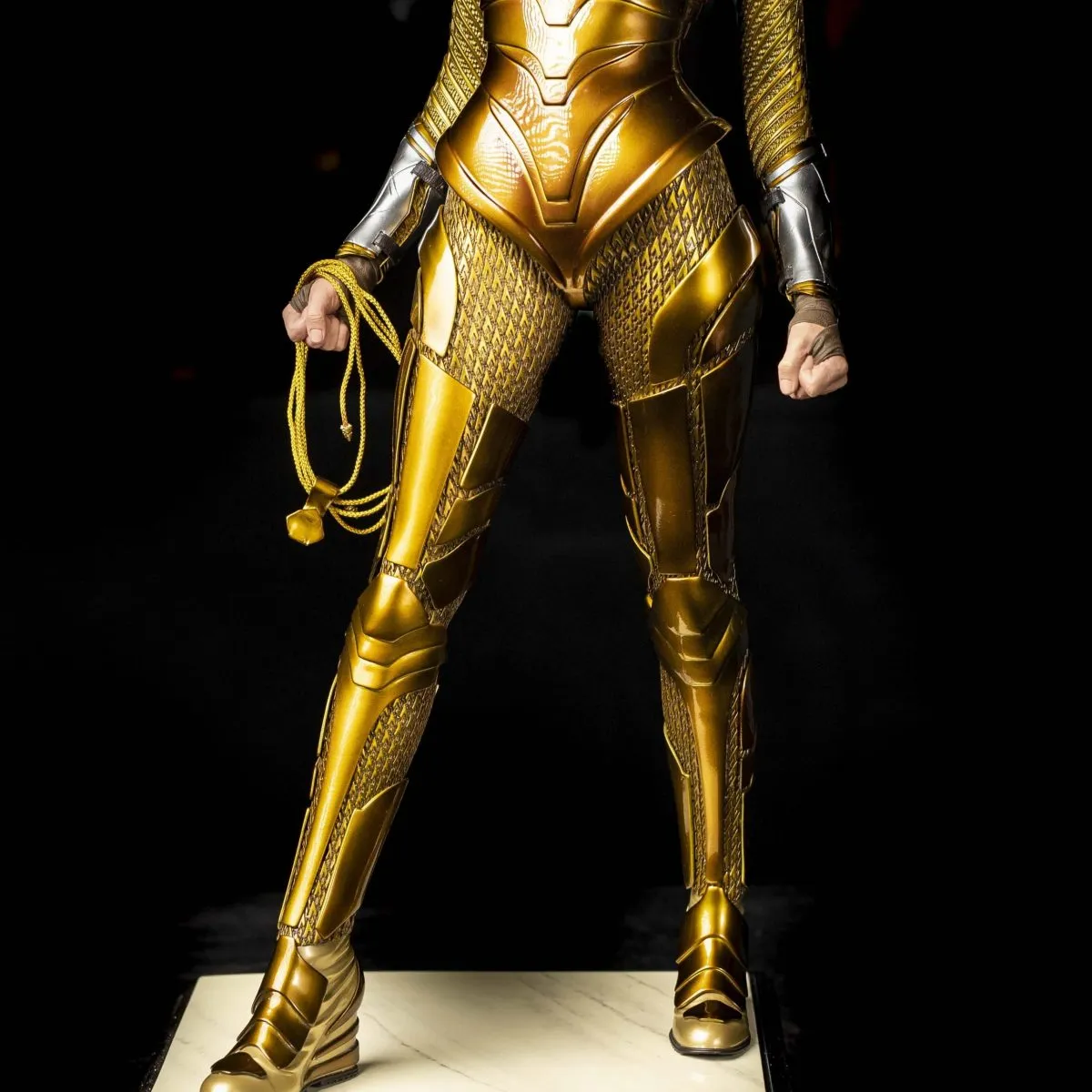 【pre order】DC Wonder Woman Golden Eagle Armor Resin Figure 65cm - Image 7
