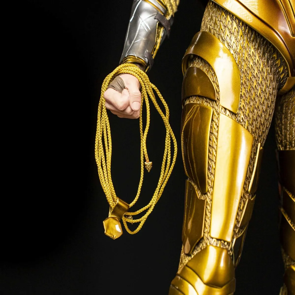 【pre order】DC Wonder Woman Golden Eagle Armor Resin Figure 65cm - Image 2