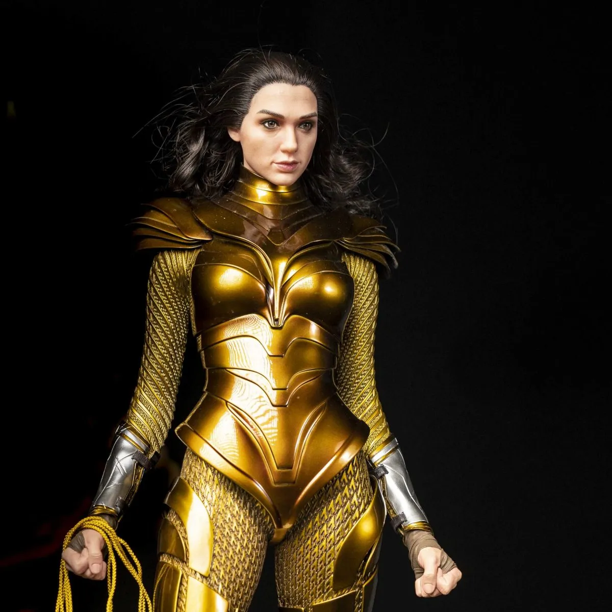 【pre order】DC Wonder Woman Golden Eagle Armor Resin Figure 65cm - Image 5