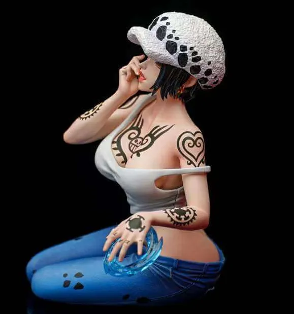 【pre order】One Piece Female Trafalgar Law Resin Statue | 13cm - Image 5