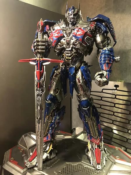 【pre order】Optimus Prime Statue – Transformers Last Knight 70cm - Image 2