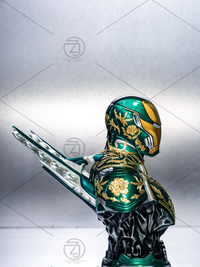 【pre order】Iron Man Bust Resin Statue with LED Lights 40cm - Image 5