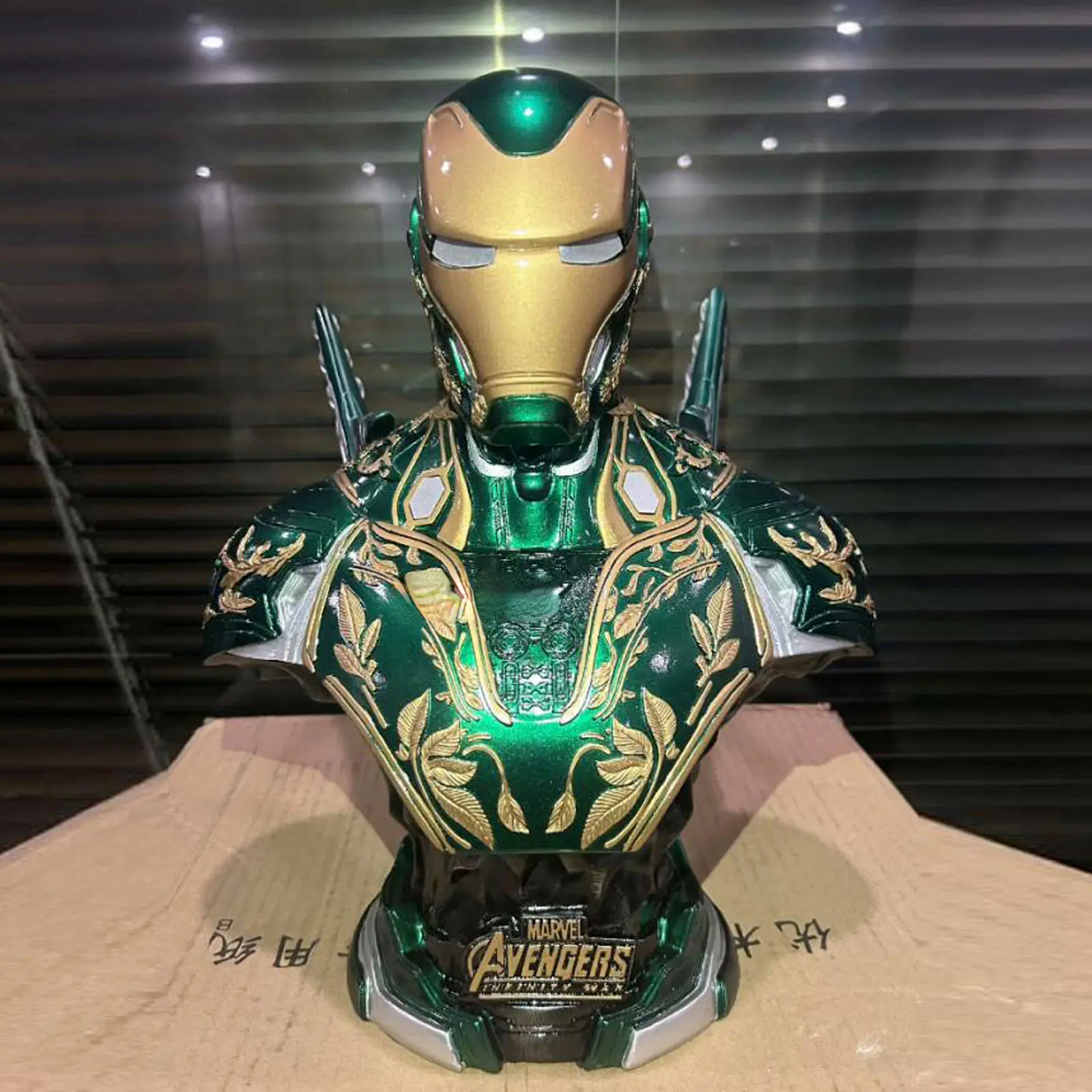 【pre order】Iron Man Bust Resin Statue with LED Lights 40cm - Image 7