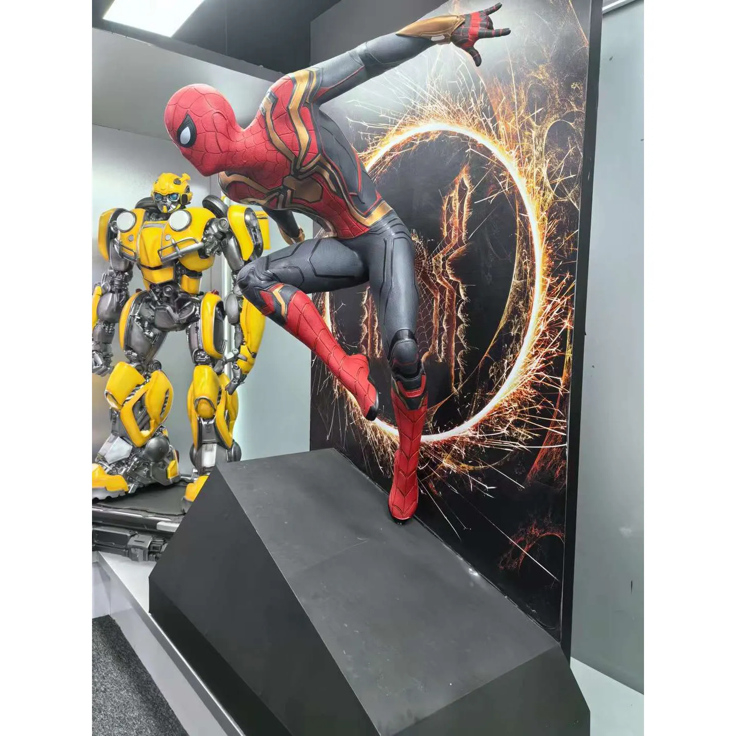 【pre order】Spiderman Life-Size Resin Statue – Premium Collectible Figure - Image 9