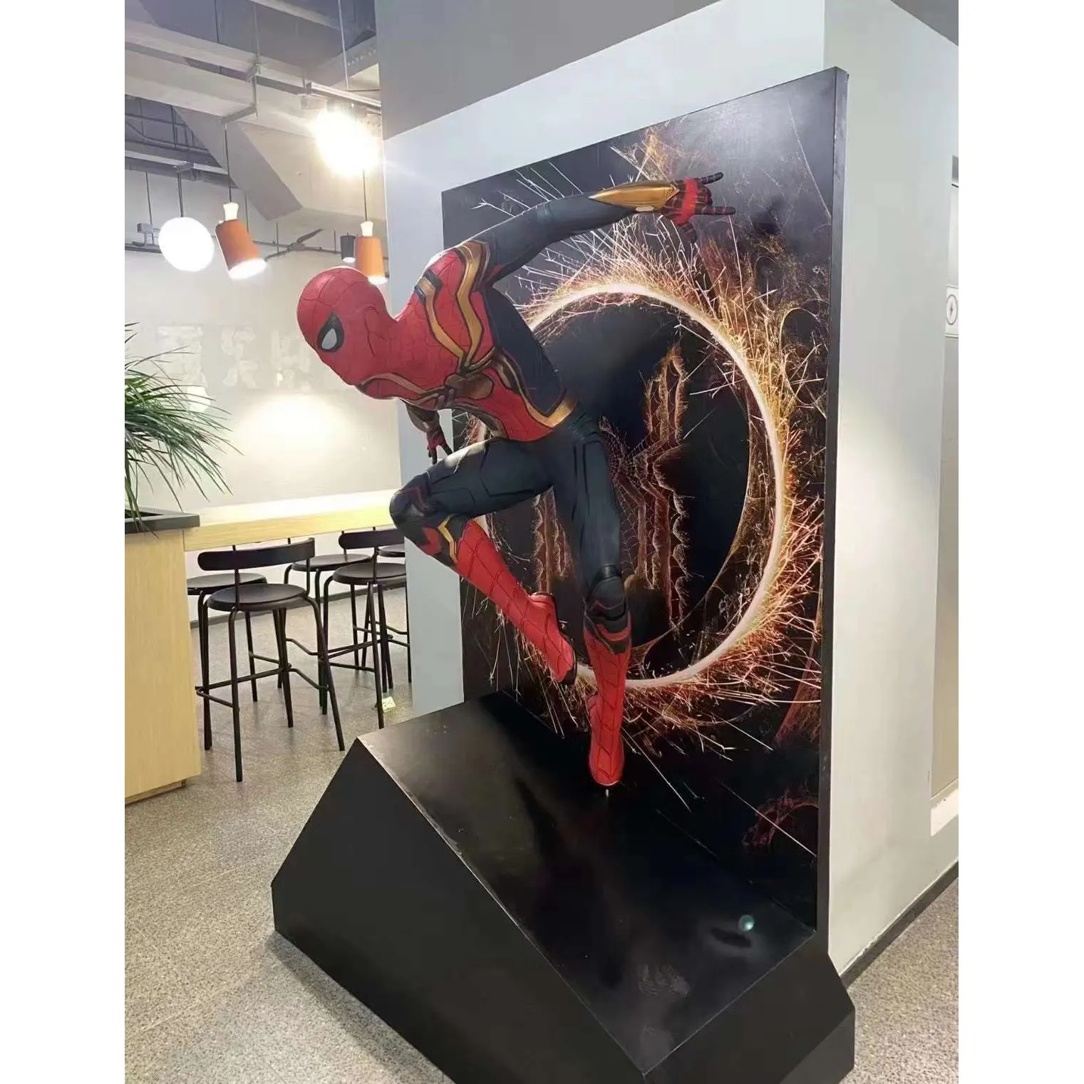【pre order】Spiderman Life-Size Resin Statue – Premium Collectible Figure - Image 6