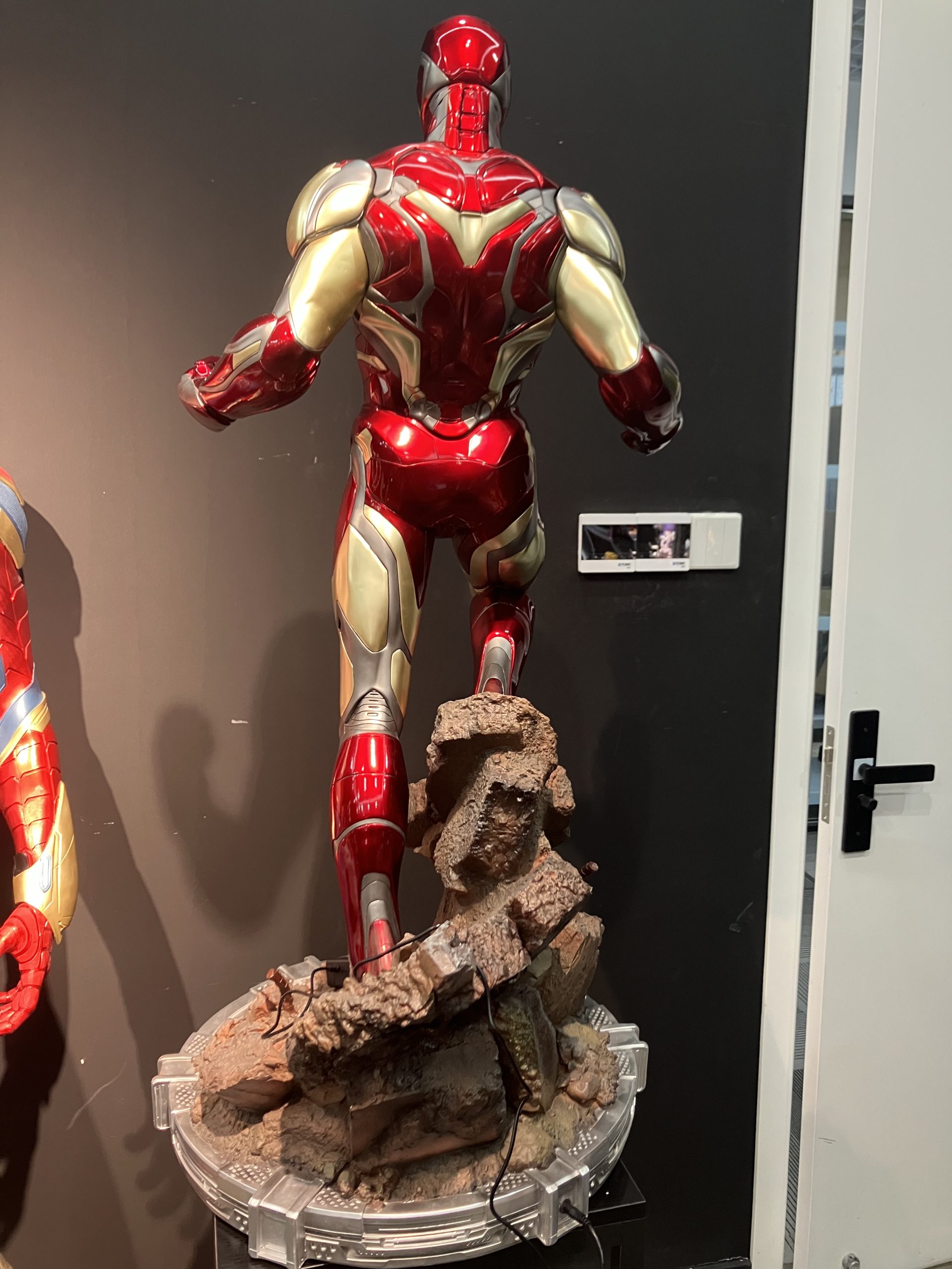 【pre order】Marvel Iron Man 1:2 Scale Life-Size Resin Statue H115cm - Image 10