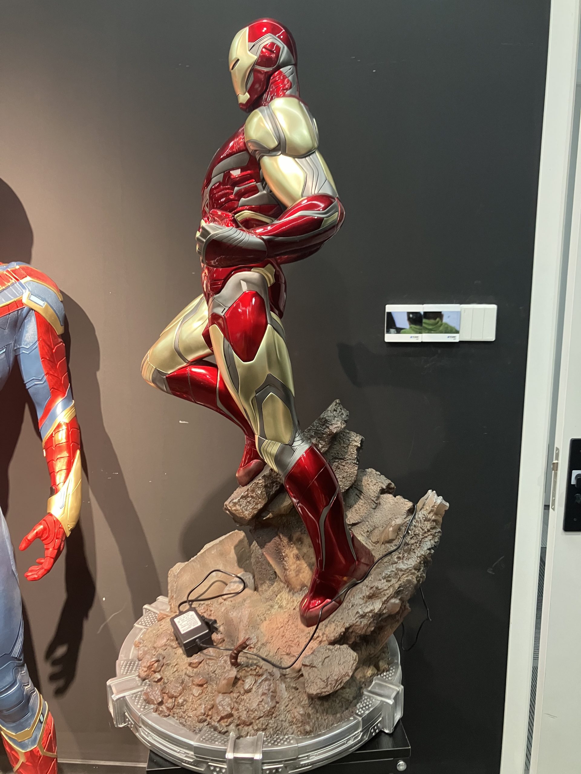 【pre order】Marvel Iron Man 1:2 Scale Life-Size Resin Statue H115cm - Image 11