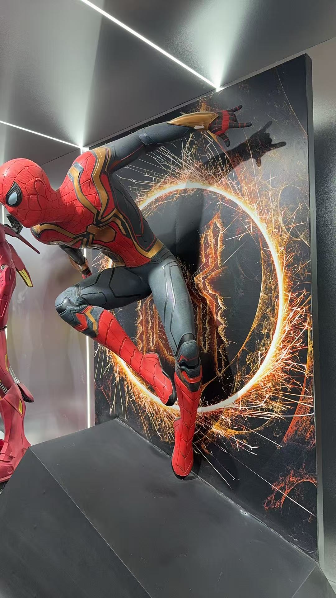【pre order】Spiderman Life-Size Resin Statue – Premium Collectible Figure - Image 2