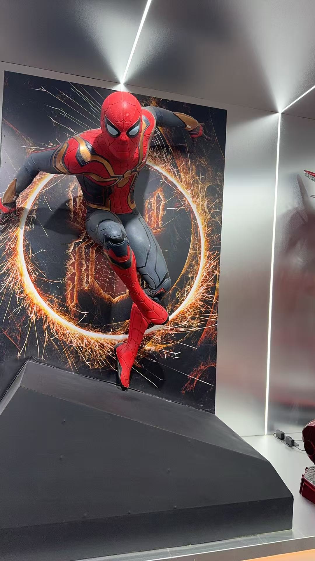 【pre order】Spiderman Life-Size Resin Statue – Premium Collectible Figure - Image 10