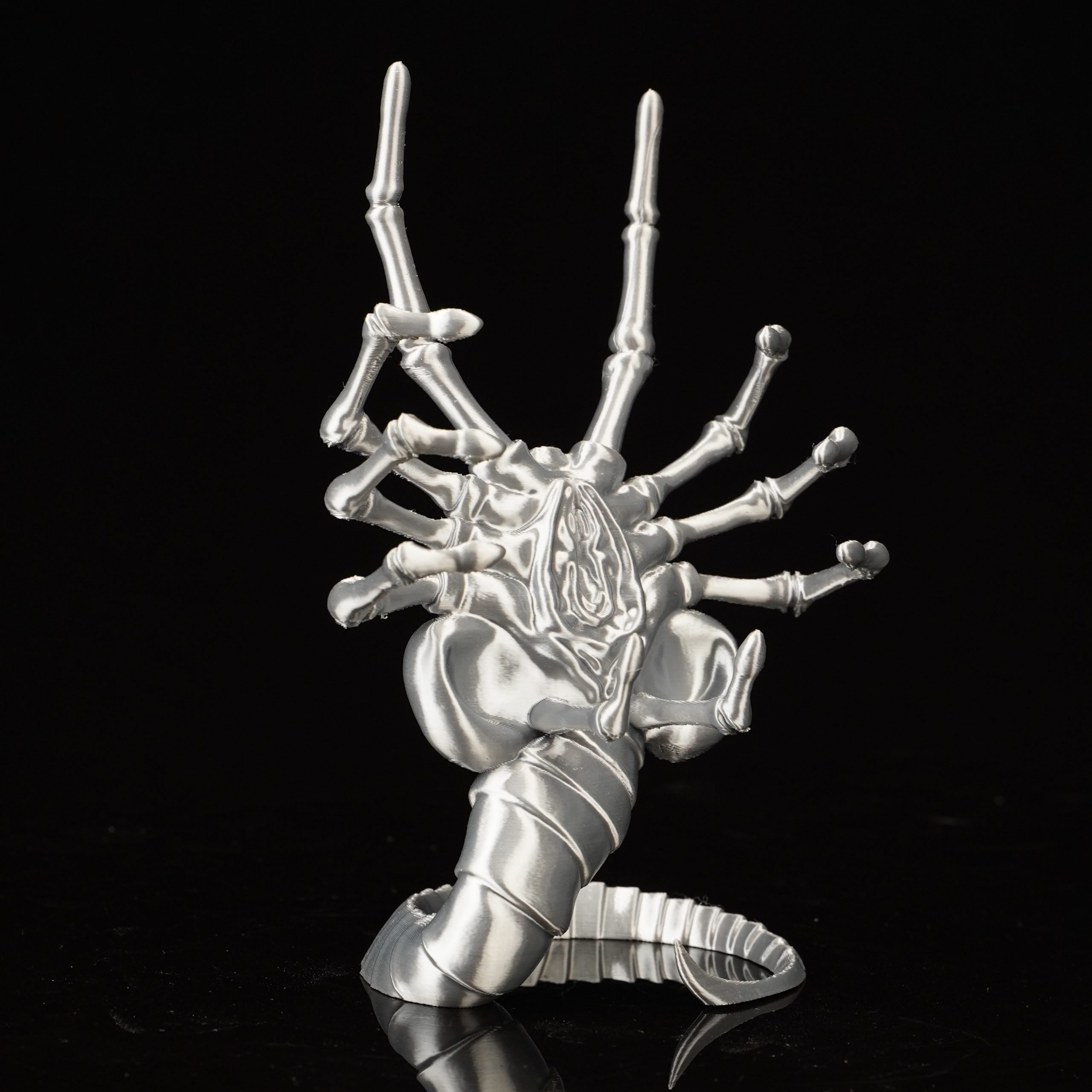 【pre order】 Alien Facehugger Phone Stand - Sci-Fi Movie Metal Collectible - Image 3