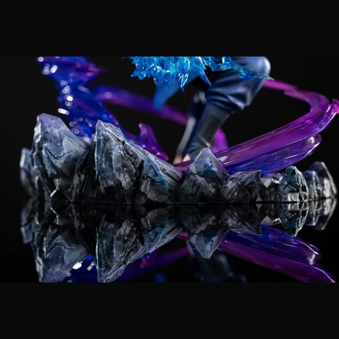 【pre order】Naruto Sasuke Statue - Dynamic Pose with Chakra Effects - Image 3