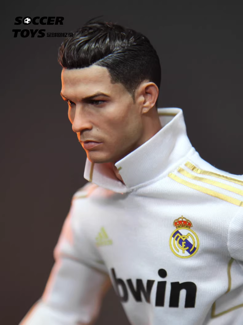 【pre order】Cristiano Ronaldo Golden Edge Period 1/6 Scale Resin Statue - Image 4