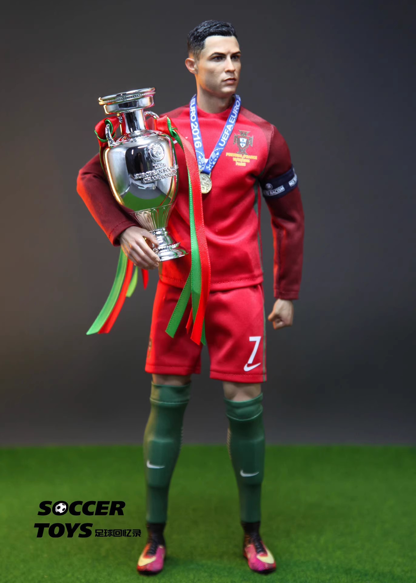 【pre order】 Cristiano Ronaldo's “European Cup On-Field Edition” Championship Moment 1/6 Scale Resin Statue Memo Studio - Image 8