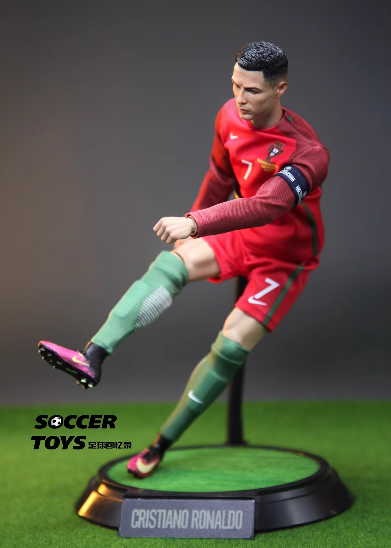 【pre order】 Cristiano Ronaldo's “European Cup On-Field Edition” Championship Moment 1/6 Scale Resin Statue Memo Studio - Image 4