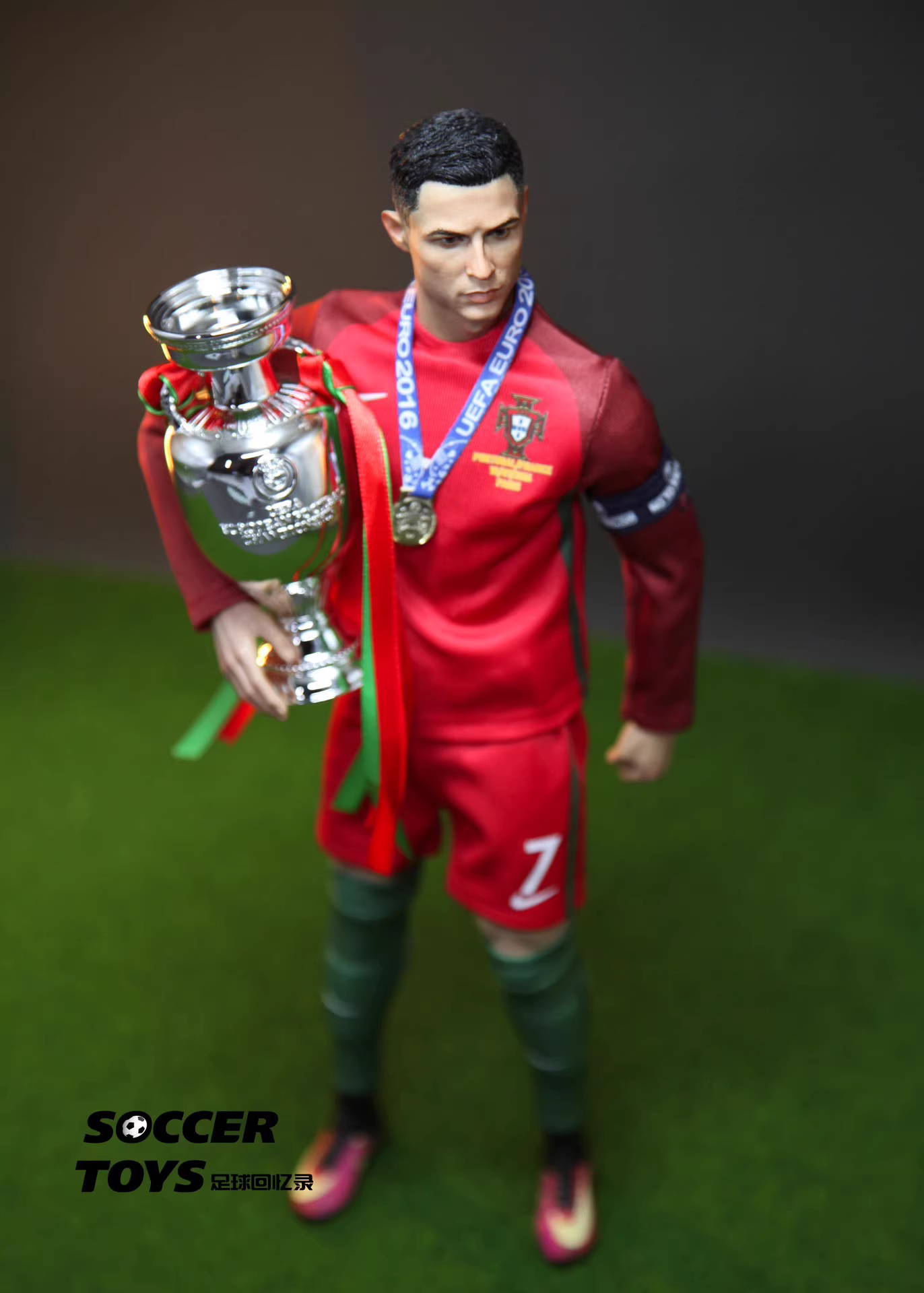 【pre order】 Cristiano Ronaldo's “European Cup On-Field Edition” Championship Moment 1/6 Scale Resin Statue Memo Studio - Image 3