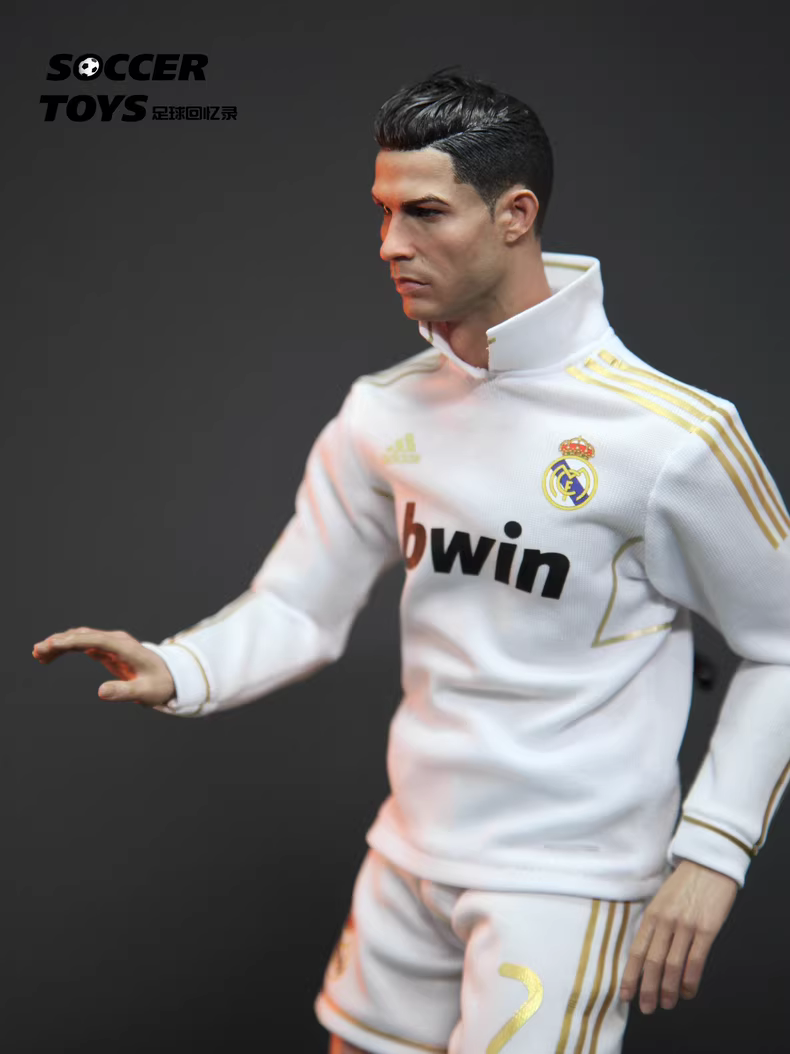 【pre order】Cristiano Ronaldo Golden Edge Period 1/6 Scale Resin Statue - Image 5