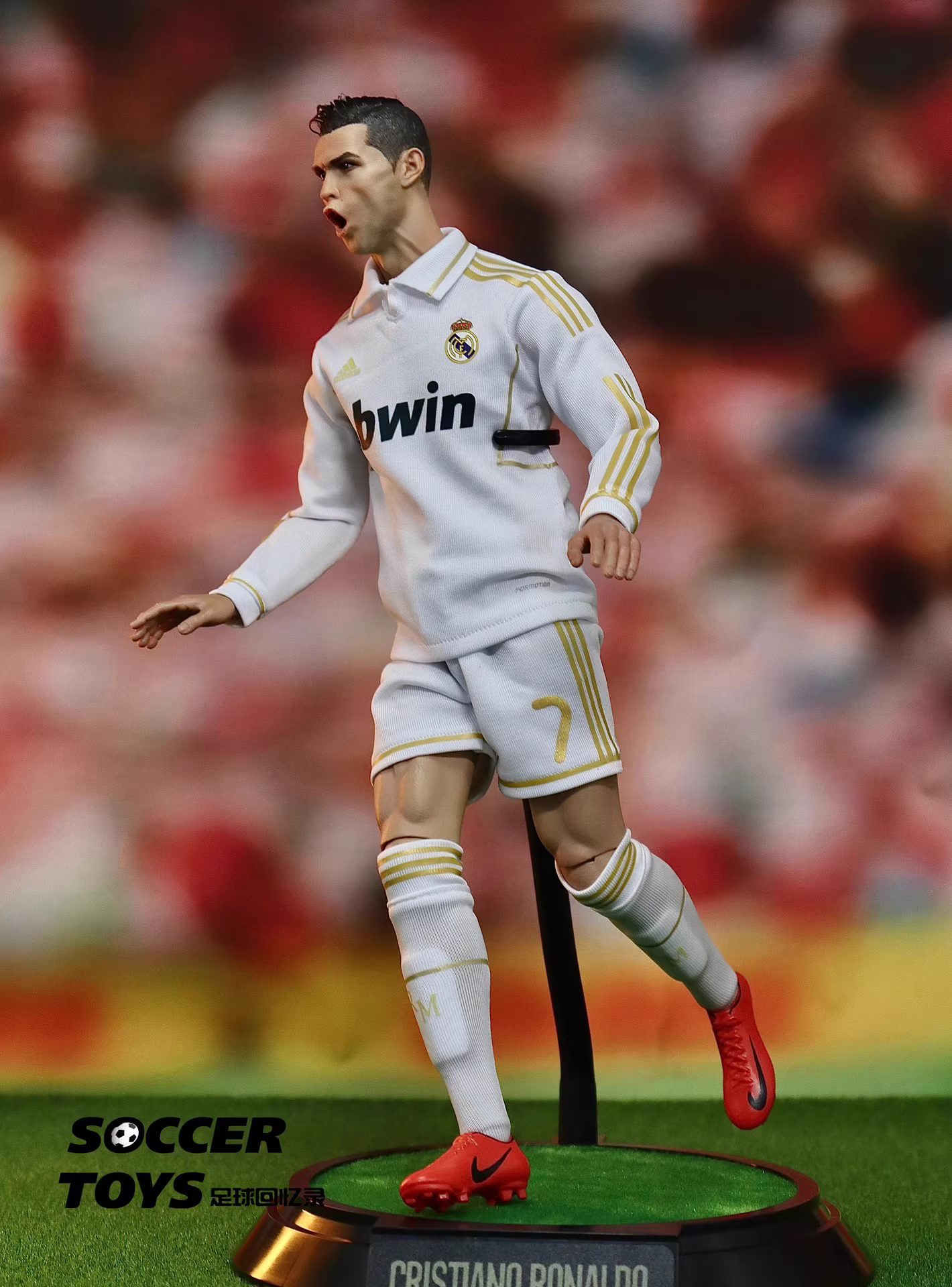 【pre order】Cristiano Ronaldo Real Madrid Roaring Siu Expression 1/6 Scale Resin Statue MEMO STUDIO - Image 4