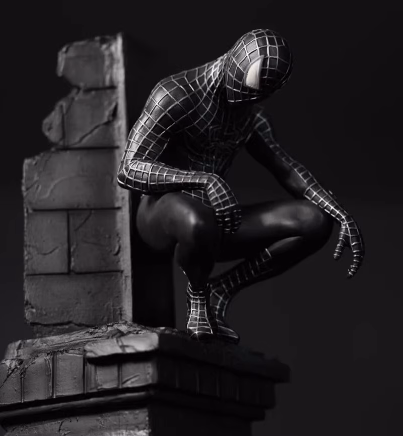 【pre order】  black costume on rainy night Spiderman resin statue