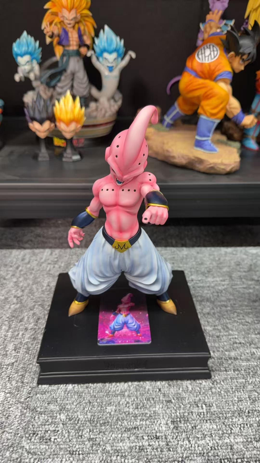 Statue Boule D'Énergie Majin Buu 17 Cm