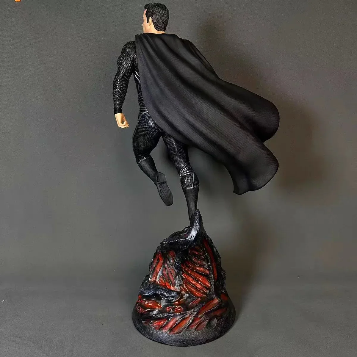 【pre order】Zack Snyder’s Justice League Superman Black Suit Resin Statue 1/4 - Image 6