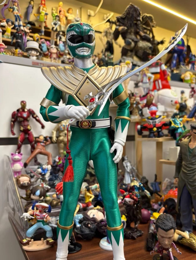 【pre order】Might Morphin Power Rangers Green Ranger Action Figure