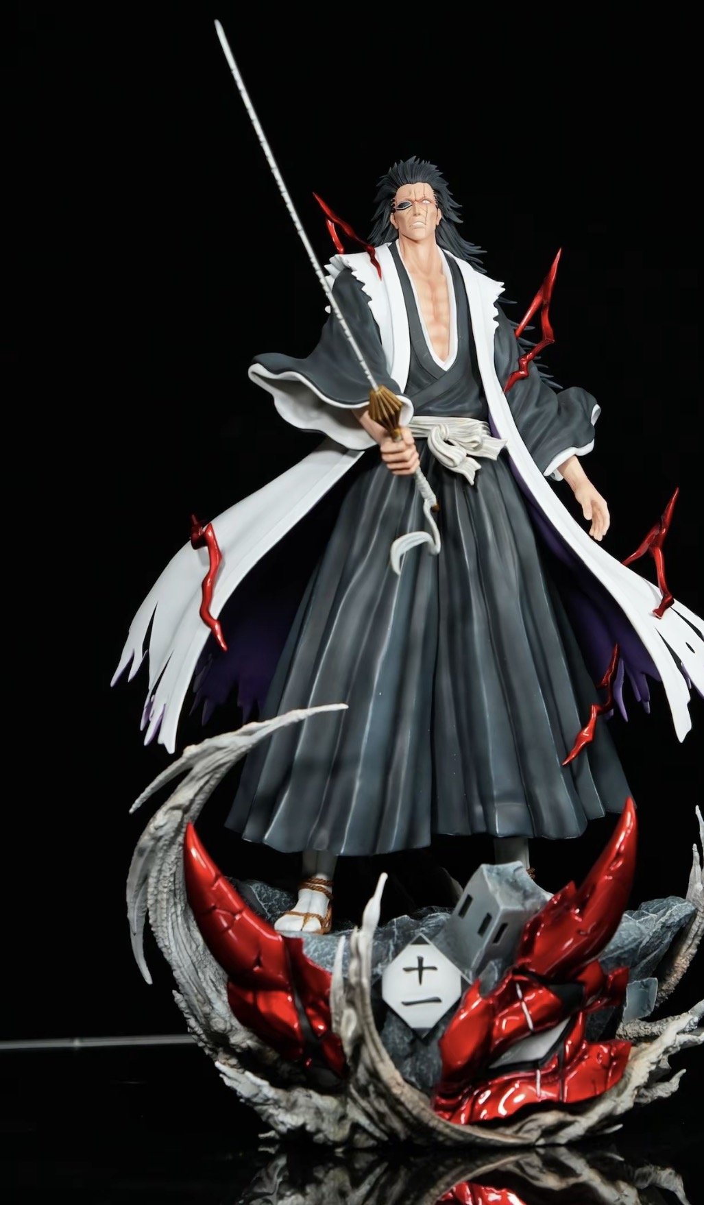 【pre order】BLEACH ZARAKI KENPACHI RESIN FIGURE 1/6 SCALE - Image 3