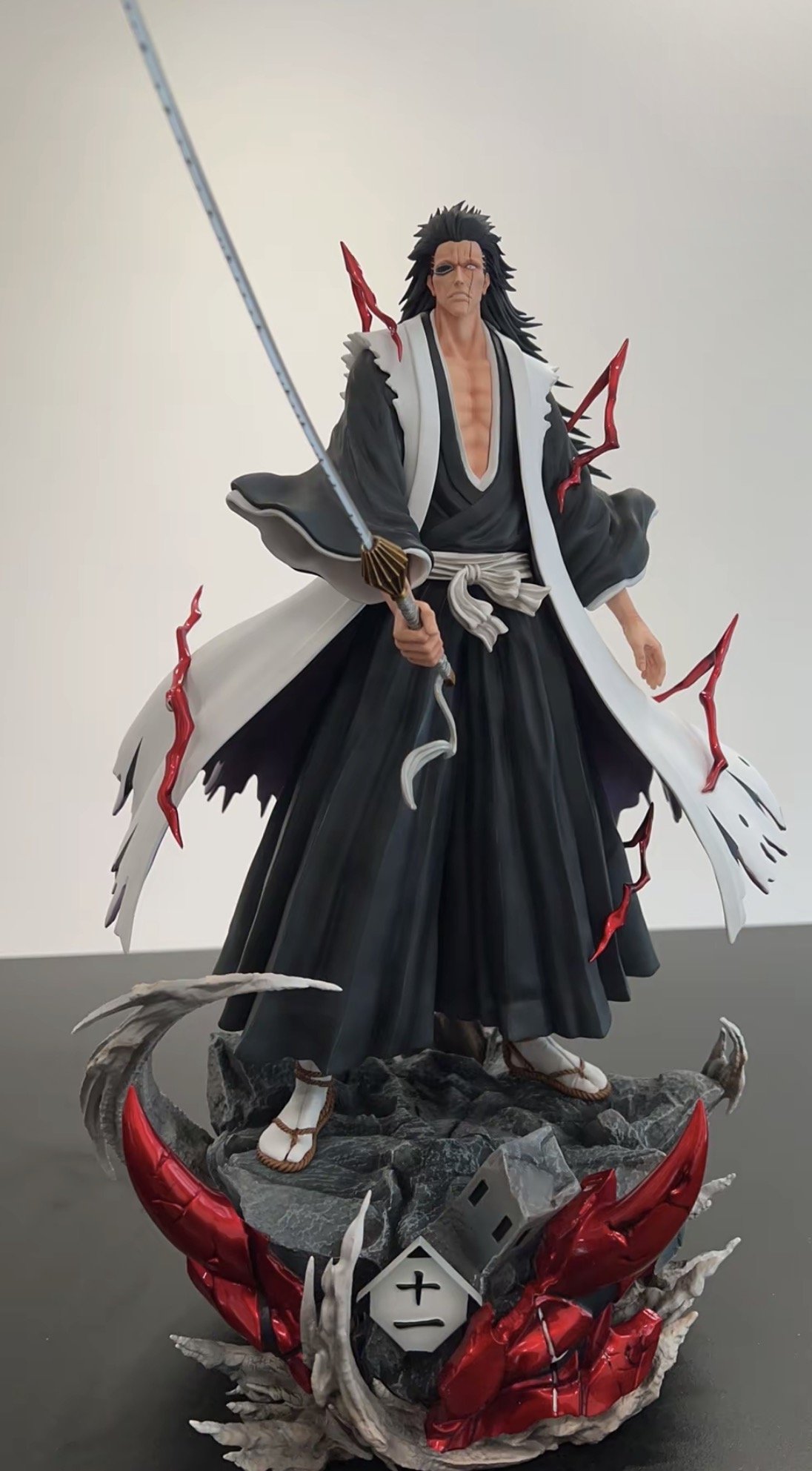 【pre order】BLEACH ZARAKI KENPACHI RESIN FIGURE 1/6 SCALE - Image 4