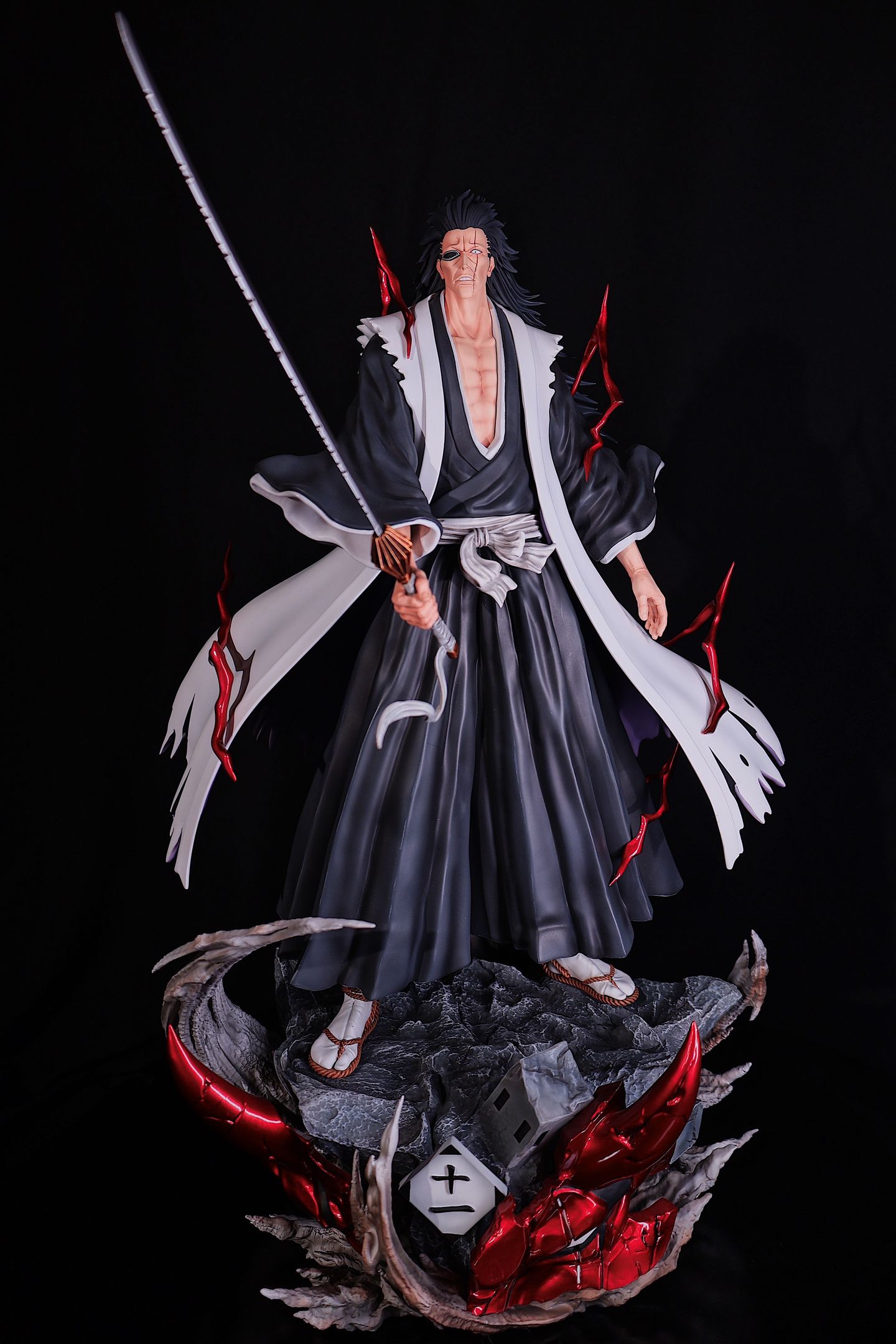 【pre order】BLEACH ZARAKI KENPACHI RESIN FIGURE 1/6 SCALE